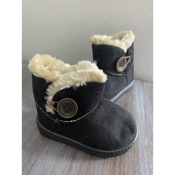 China Buttons City fuzzy Winter Pull on boots Black size 22 / 6 US baby boy girl - Picture 4 of 10